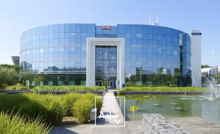 UN DES PLUS BEAUX IMMEUBLES DU PARC