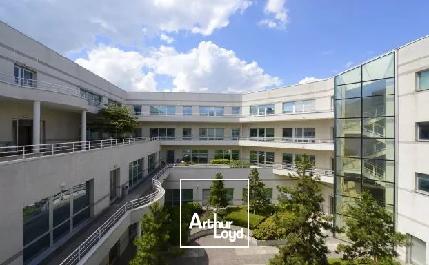 UN DES PLUS BEAUX IMMEUBLES DU PARC