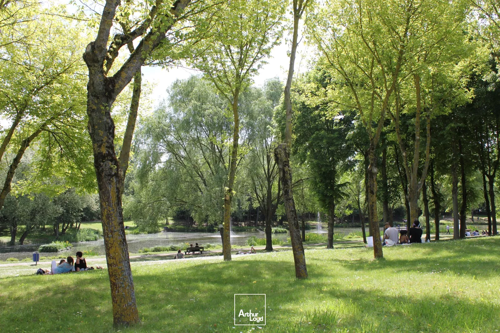 Locaux d'activité rénovés à louer - 212 m² & 394 m² - Paris Nord 2 Roissy CDG