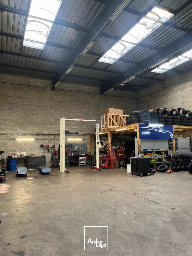 LOCAUX D'ACTIVITES - ZA TRAPPES ELANCOURT