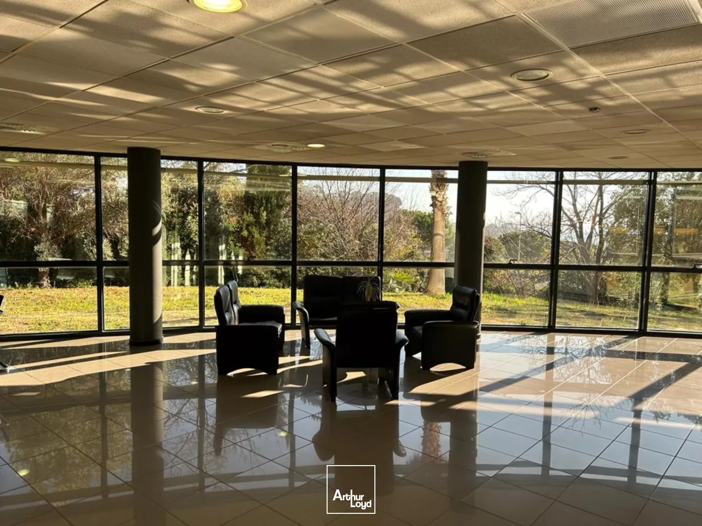 Bureaux de standing rénovés à louer avec parkings en ZFU - 13016 Marseille