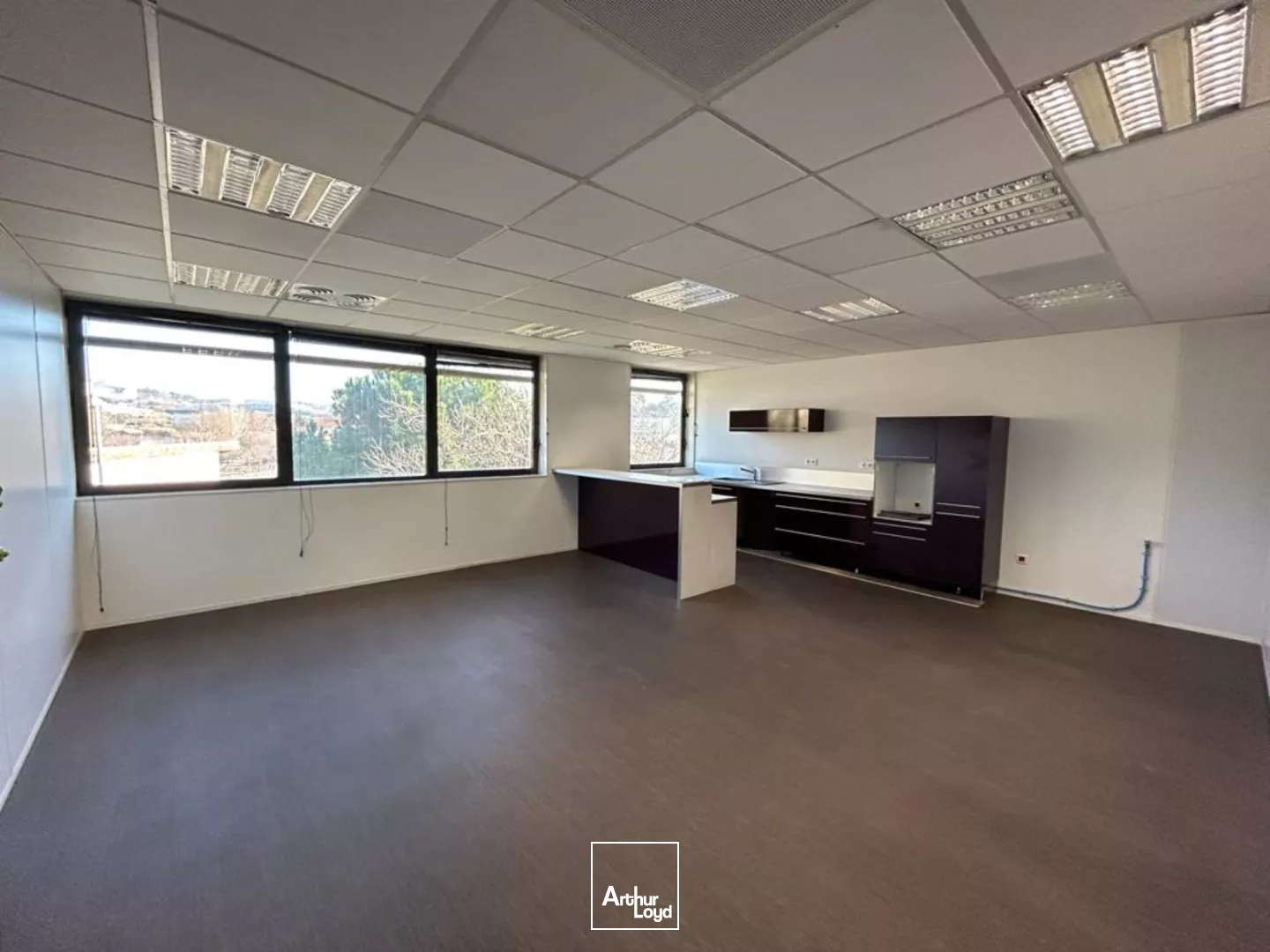 Bureaux de standing rénovés à louer avec parkings en ZFU - 13016 Marseille