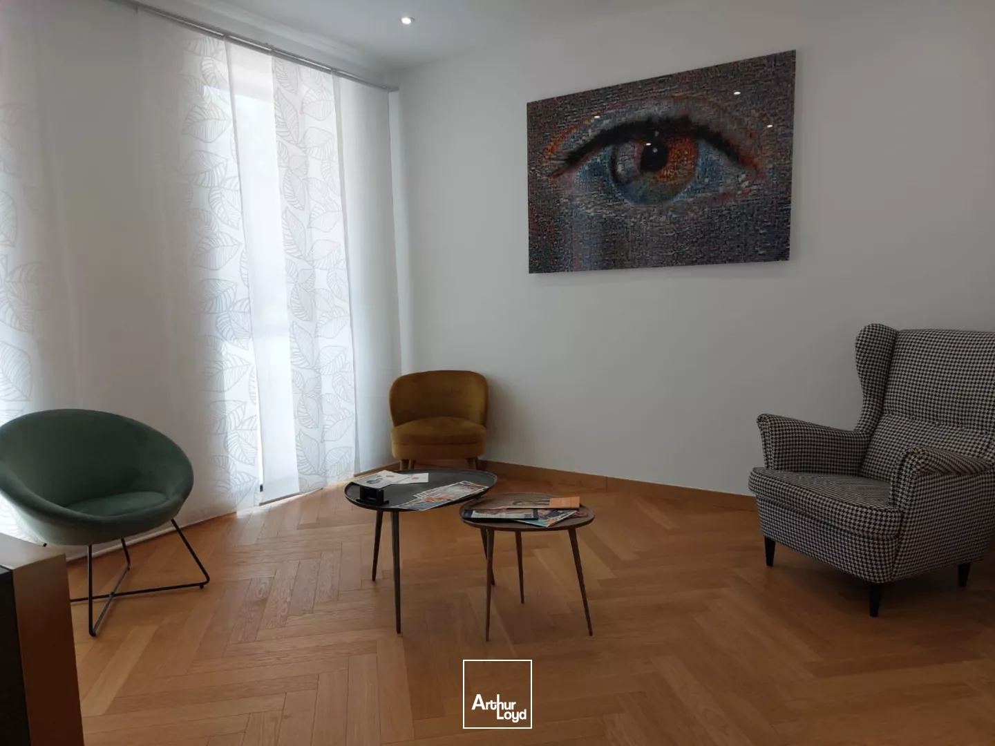 EXCLUSIVITE - A VENDRE - Bureaux rénovés avec très belle visibilité et parkings - Six-Fours centre