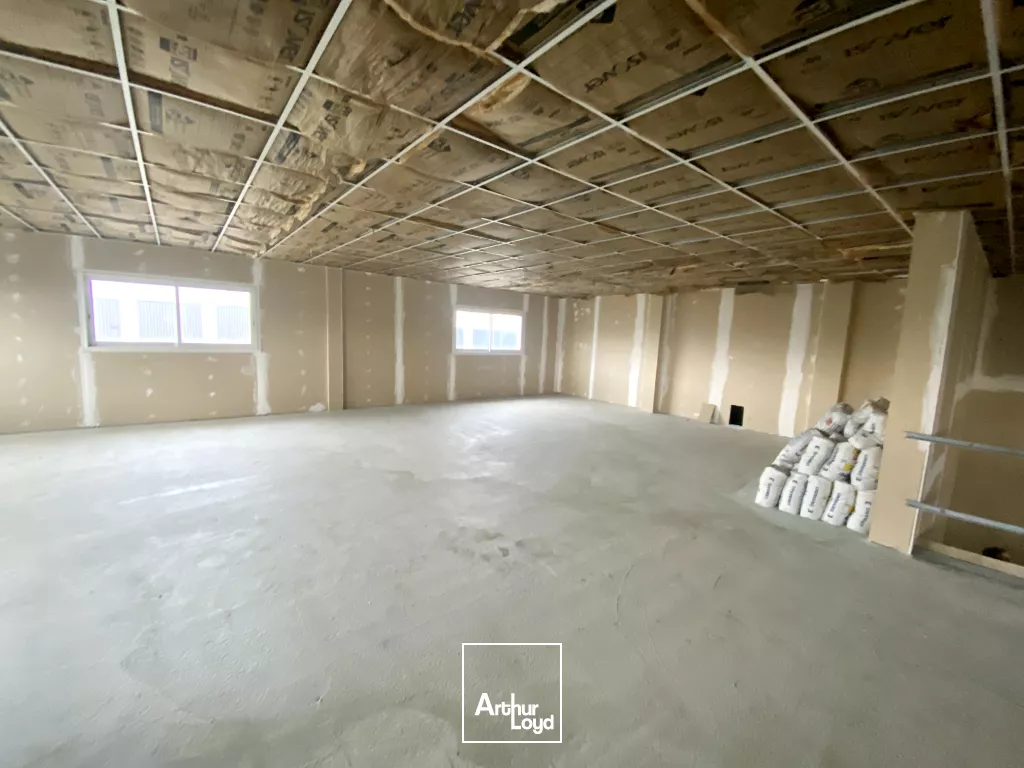 Bureaux Locaux d'activité ESTILLAC 417 m2