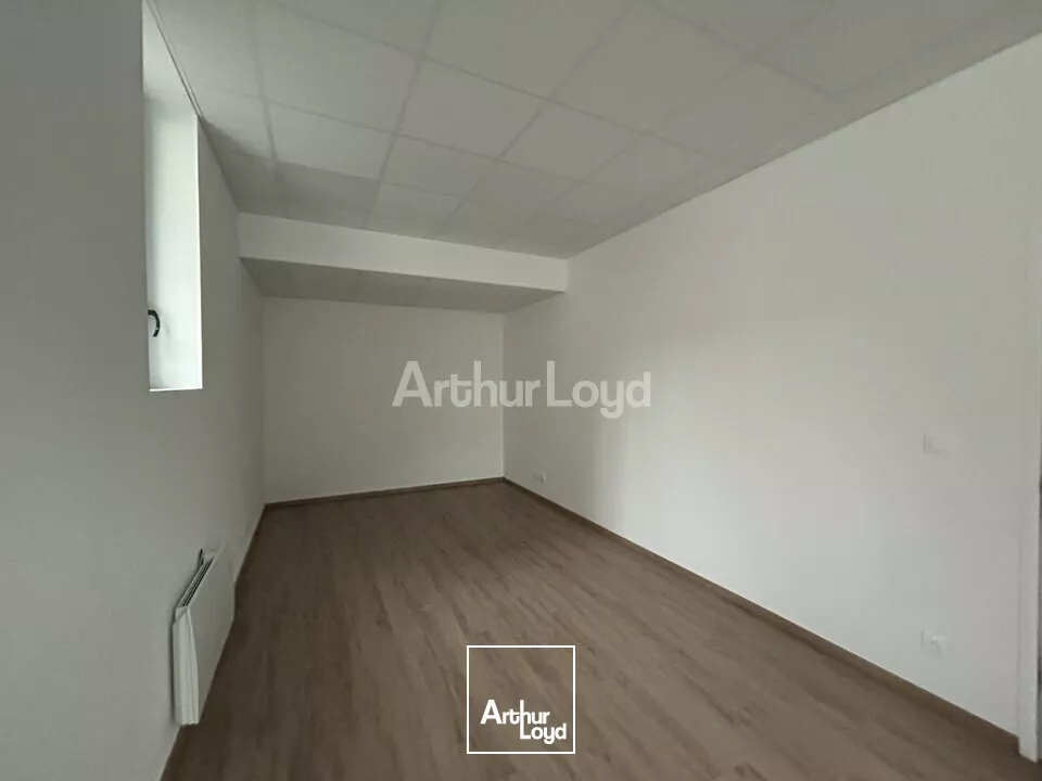 LOCAL D'ACTIVITE - ENTREPOT à LOUER de 69 m²