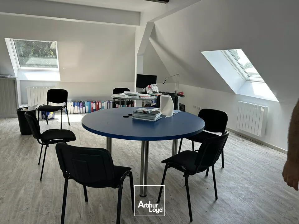 BUREAUX à LOUER de 218 m²