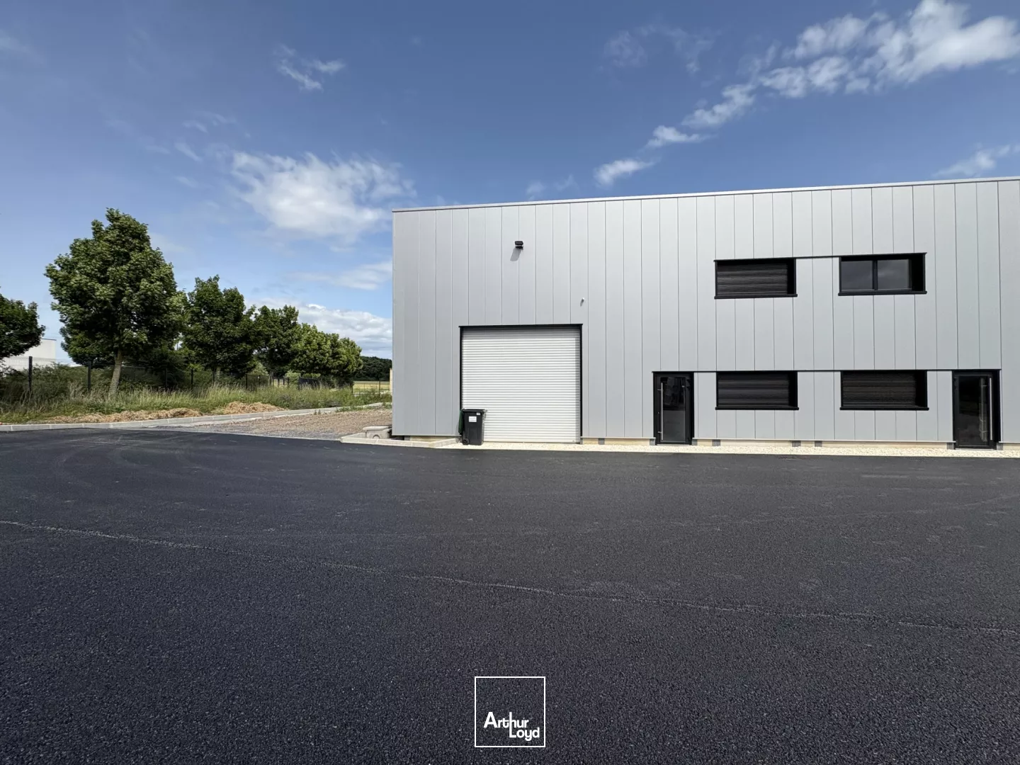 A LOUER LOCAL D'ACTIVITÉ 172,65 M2 À BREUIL-LE-SEC