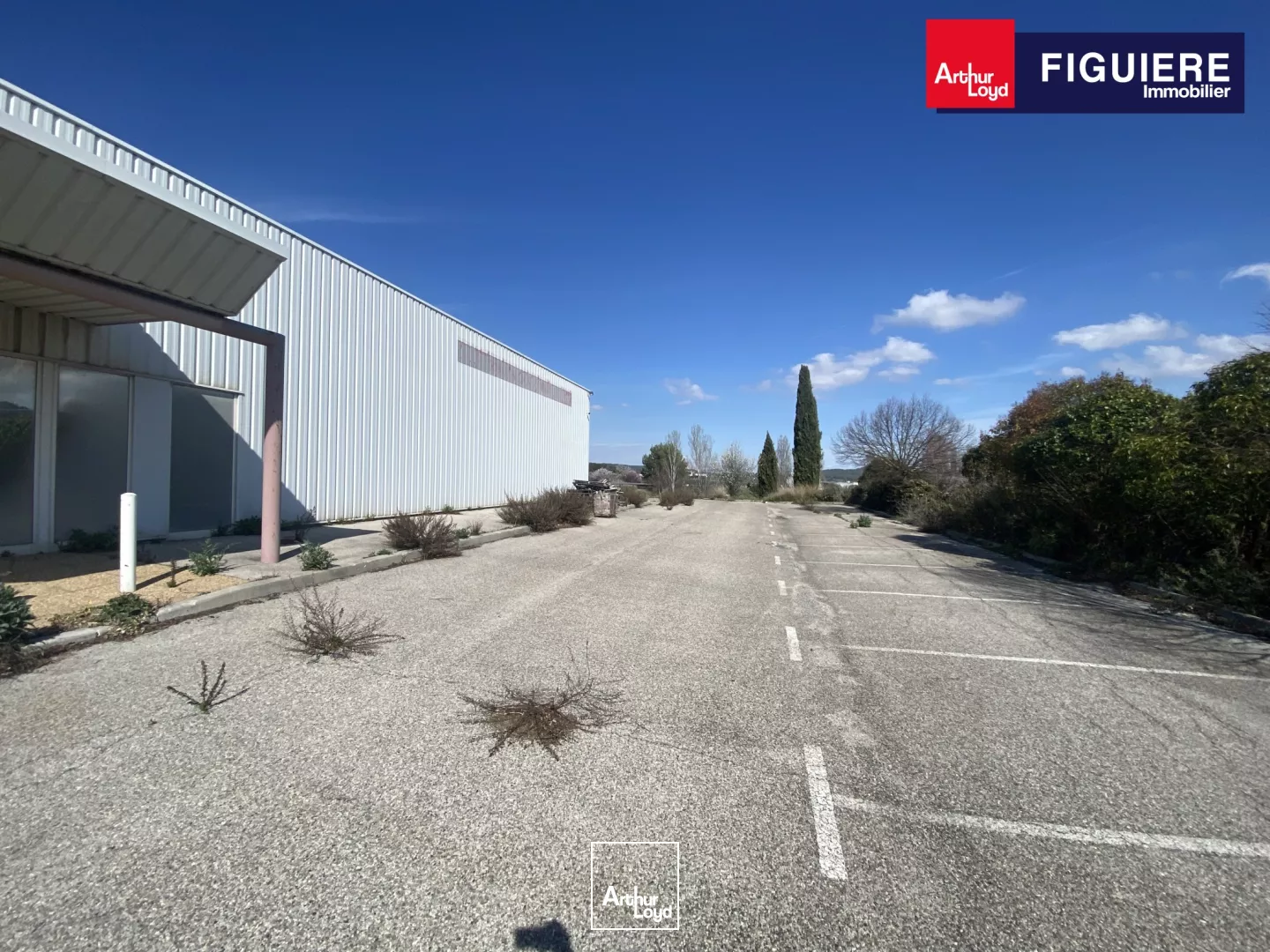 BATIMENT MIXTE INDEPENDANT AVEC VISIBILITE