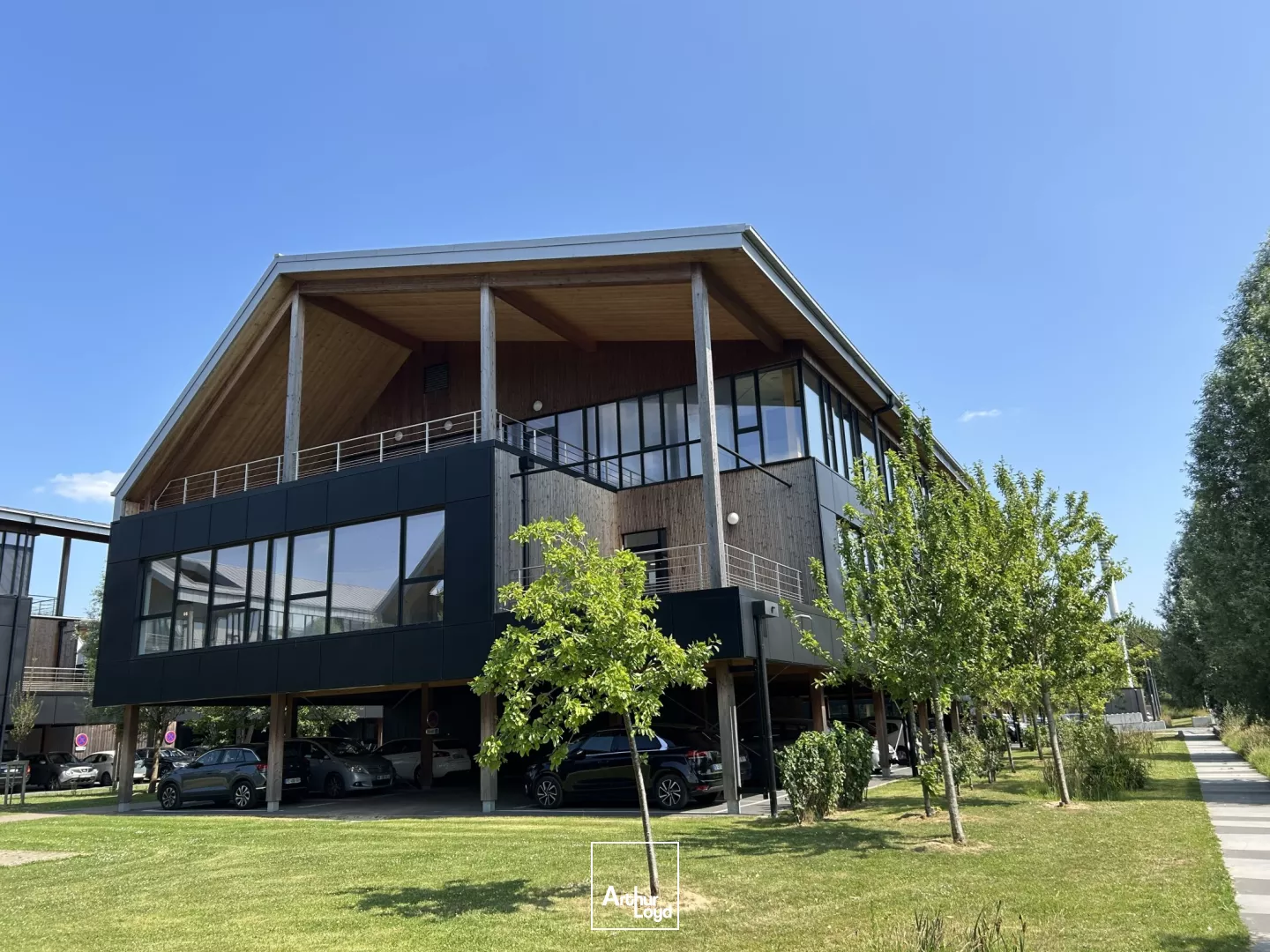 Bureaux à louer à Villeneuve-d'Ascq - Bâtiment indépendant avec parkings et terrasses