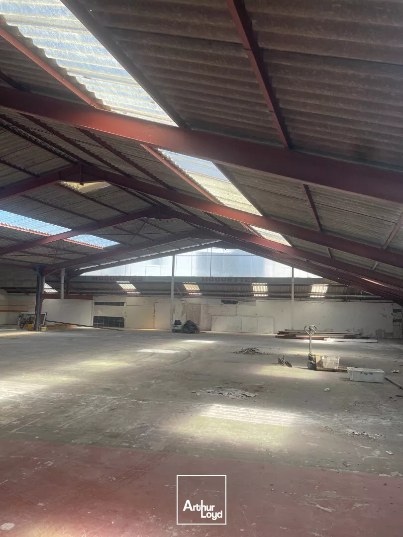 Entrepôt 1 200 m² SAINT JUNIEN A VENDRE