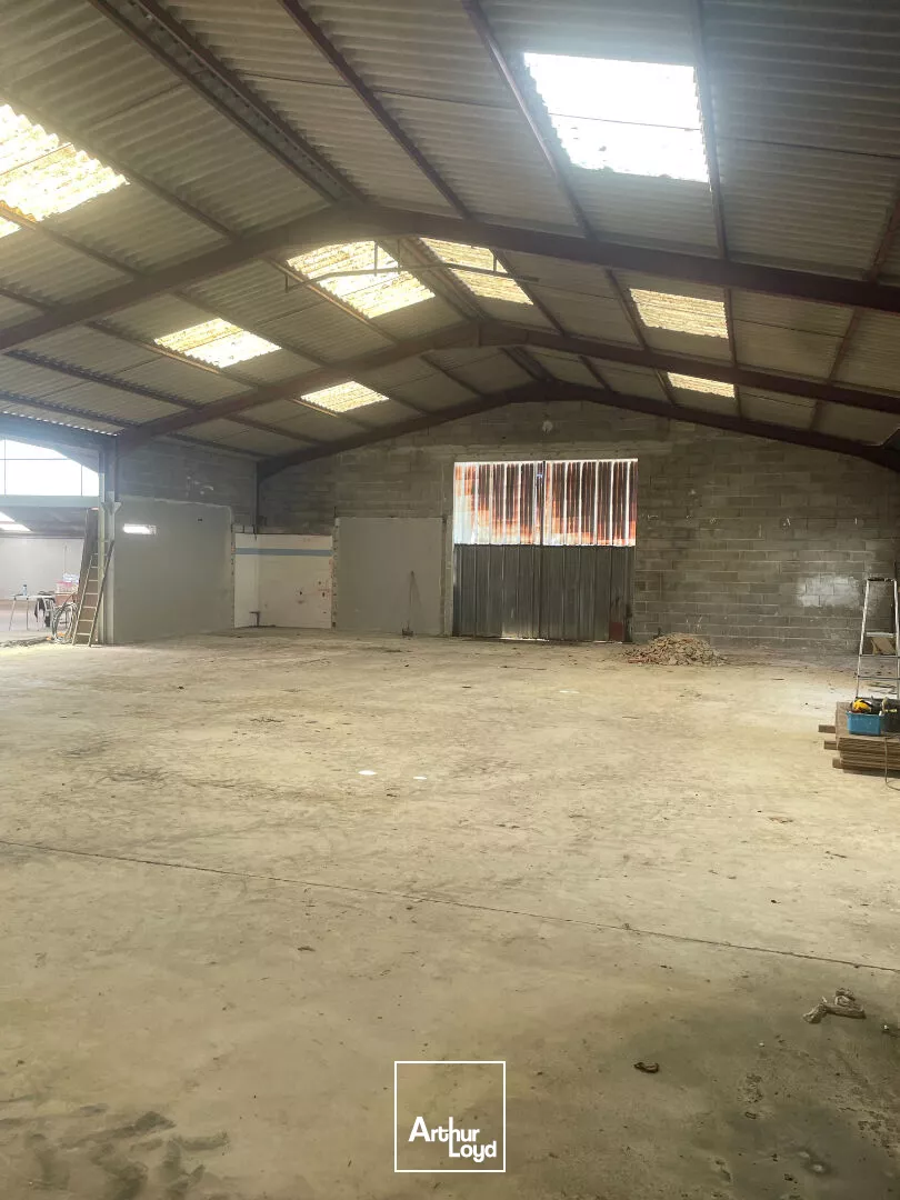 Entrepôt 1 200 m² SAINT JUNIEN A VENDRE