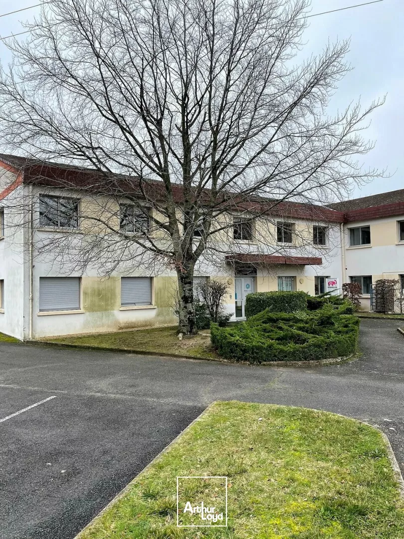 TOURS SUD CHAMBRAY - D 910 ECHANGEUR A10 - A LOUER BUREAUX DE 274 M² - PARKING FACILE