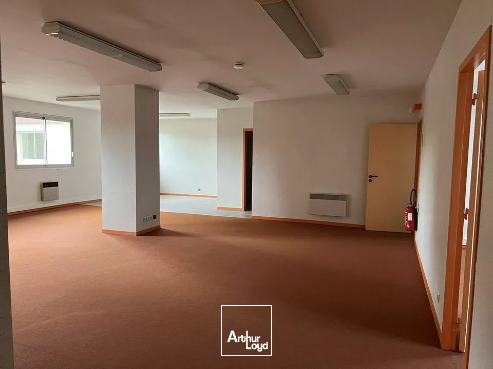 TOURS SUD CHAMBRAY - D 910 ECHANGEUR A10 - A LOUER BUREAUX DE 274 M² - PARKING FACILE