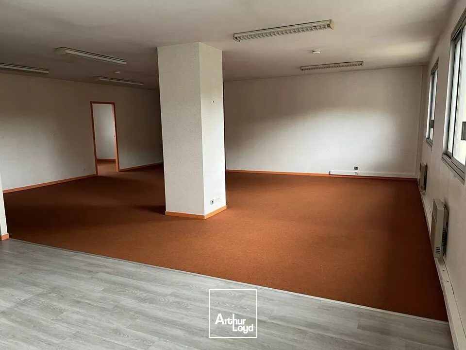 TOURS SUD CHAMBRAY - D 910 ECHANGEUR A10 - A LOUER BUREAUX DE 274 M² - PARKING FACILE