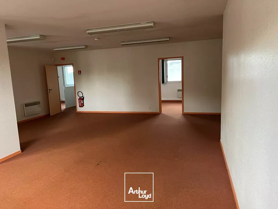 TOURS SUD CHAMBRAY - D 910 ECHANGEUR A10 - A LOUER BUREAUX DE 274 M² - PARKING FACILE