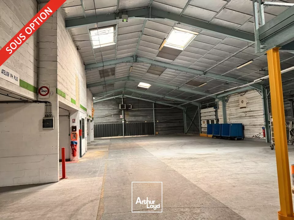 A vendre : Bâtiment d'activités 6 620 m² Terrain 16 852 m² - Amboise / La Boitardière