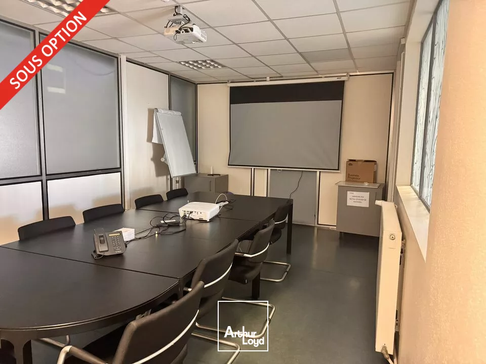 A vendre : Bâtiment d'activités 6 620 m² Terrain 16 852 m² - Amboise / La Boitardière