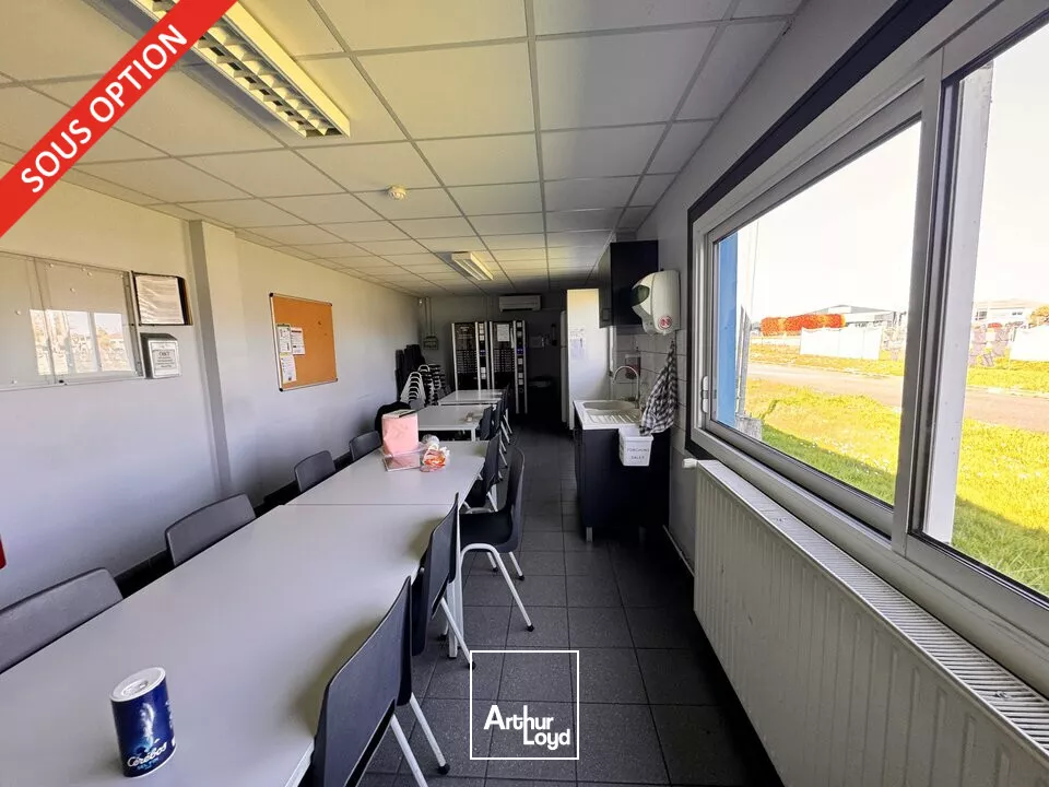 A vendre : Bâtiment d'activités 6 620 m² Terrain 16 852 m² - Amboise / La Boitardière