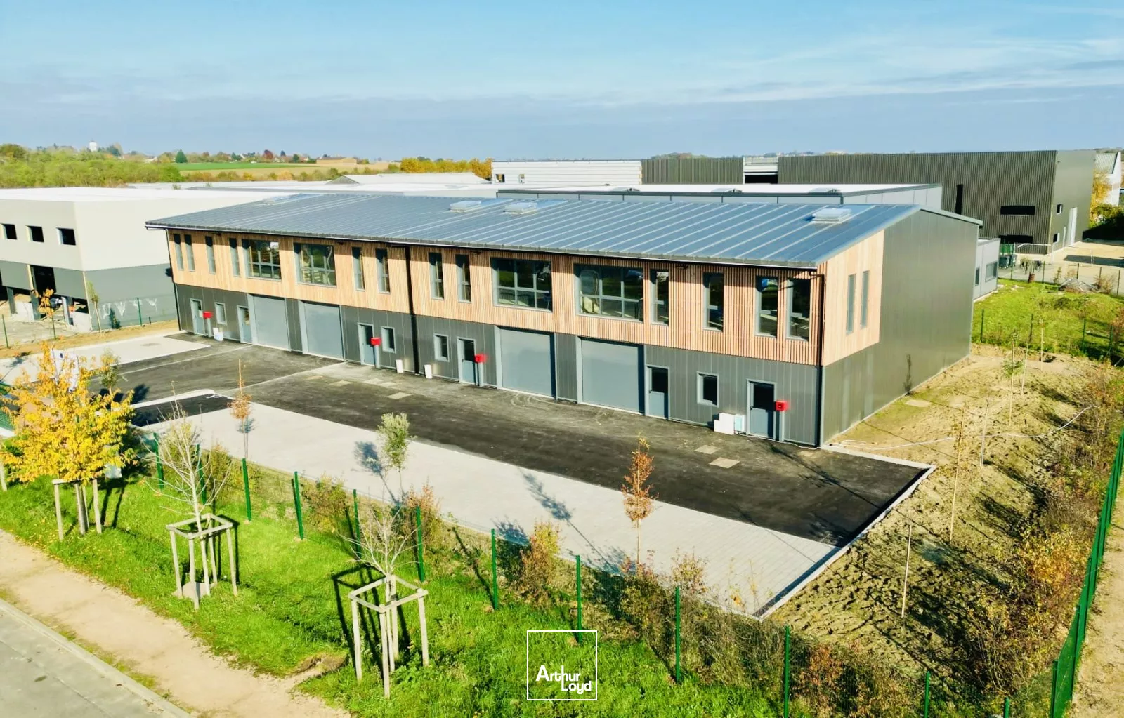 A LOUER : Local d'activité 274 m2 à Ennery