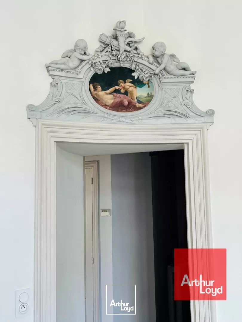 BUREAUX A LA VENTE - IMMEUBLE DE STYLE HAUSSMANNIEN