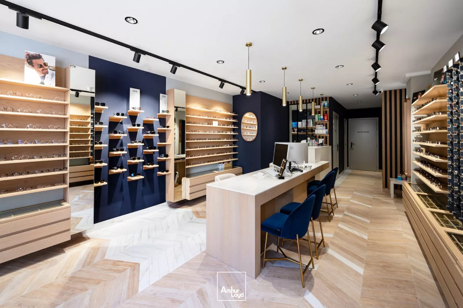 LOCAL COMMERCIAL A LA VENTE - IMMEUBLE DE STYLE HAUSSMANNIEN