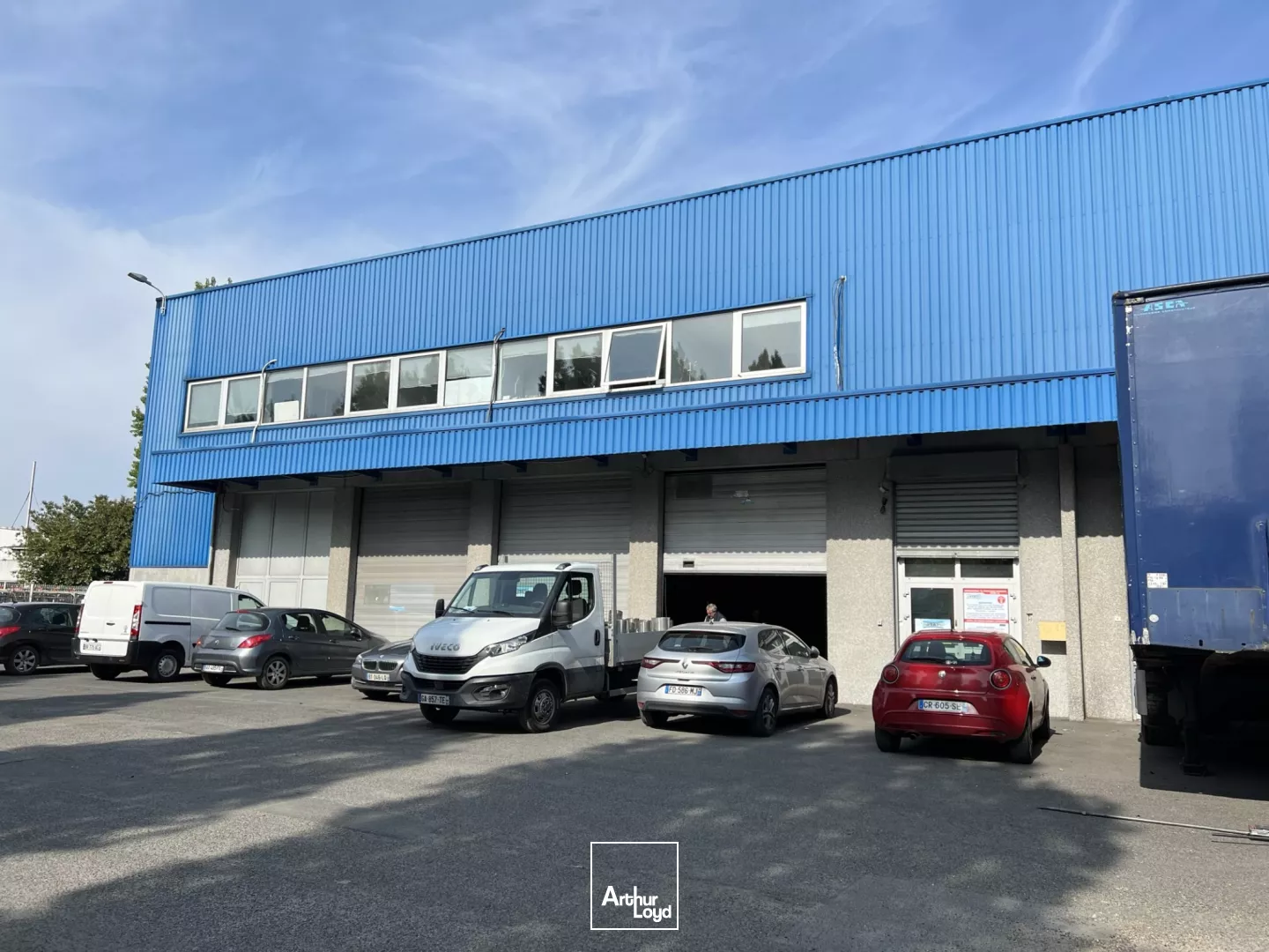 Locaux d'activité 1 260 m² Blanc-Mesnil - Bail dérogatoire - HSP 9m - Accès plain pied 4 x 4,5m - Sol 3T