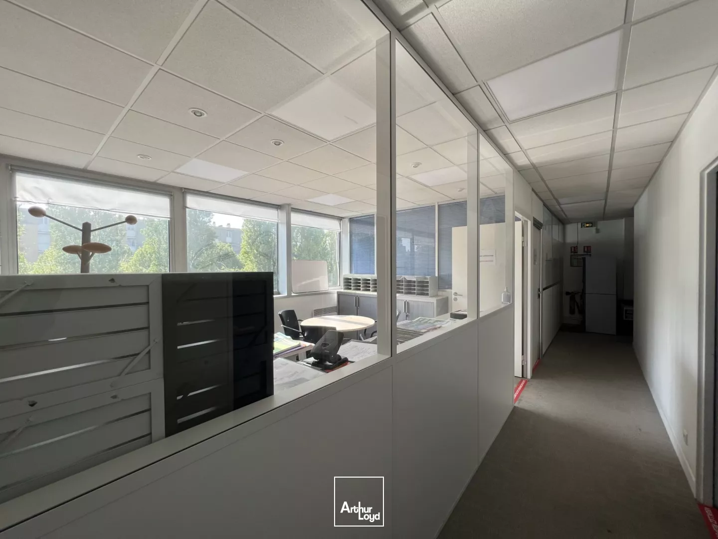 Locaux d'activité 1 260 m² Blanc-Mesnil - Bail dérogatoire - HSP 9m - Accès plain pied 4 x 4,5m - Sol 3T