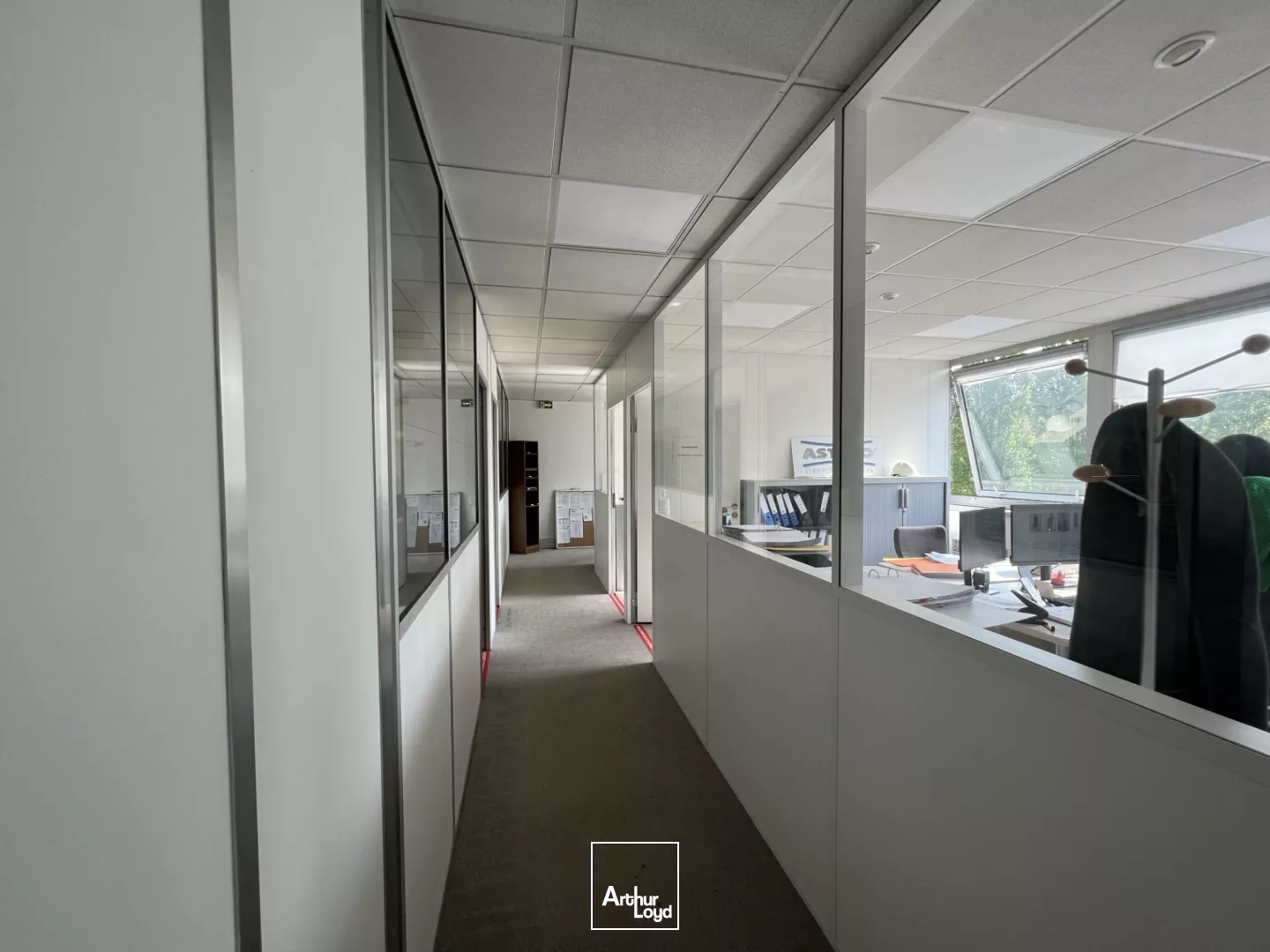 Locaux d'activité 1 260 m² Blanc-Mesnil - Bail dérogatoire - HSP 9m - Accès plain pied 4 x 4,5m - Sol 3T