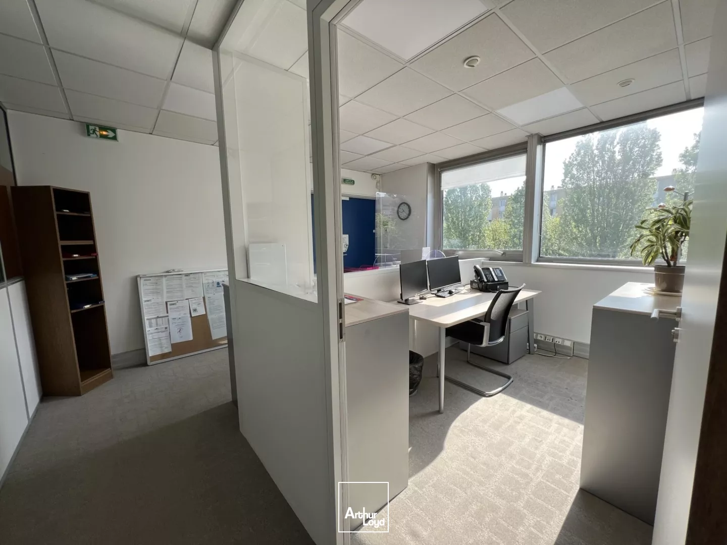 Locaux d'activité 1 260 m² Blanc-Mesnil - Bail dérogatoire - HSP 9m - Accès plain pied 4 x 4,5m - Sol 3T