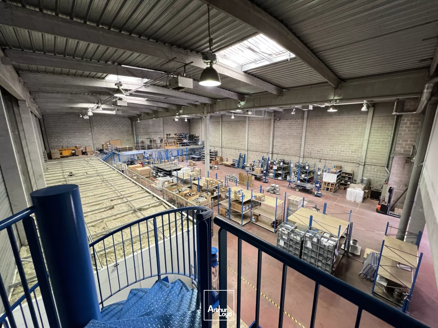 Locaux d'activité 1 260 m² Blanc-Mesnil - Bail dérogatoire - HSP 9m - Accès plain pied 4 x 4,5m - Sol 3T