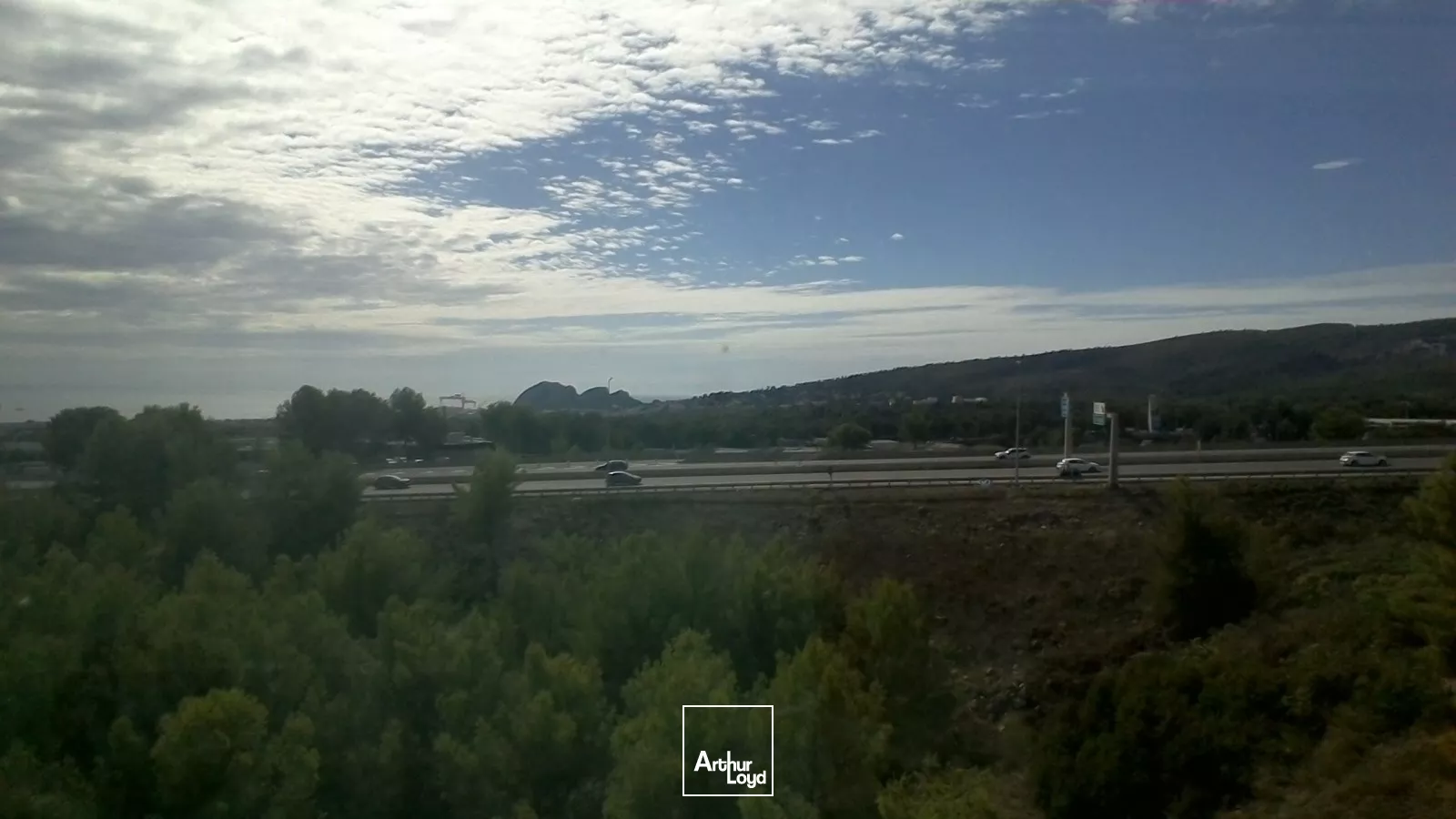 Bureaux à louer avec parkings - Vue panoramique exceptionnelle sur la baie de La Ciotat - LES FALAISES - ATHELIA IV - LA CIOTAT