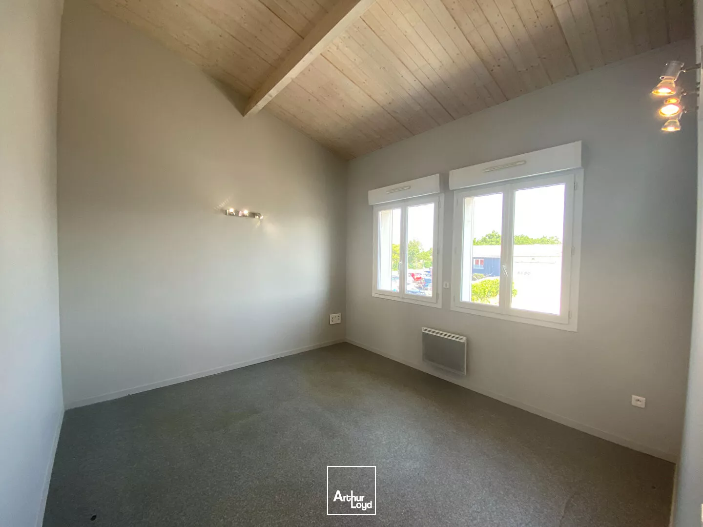 A LOUER Local d'activité ZAC Aytre 234 m2 environ