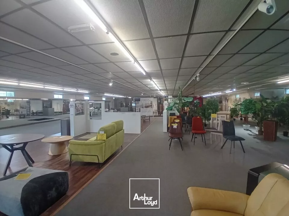 A 15 min de Chalon, 3 170 m² de bâtiment