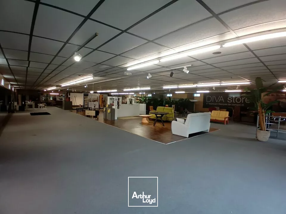 A 15 min de Chalon, 3 170 m² de bâtiment