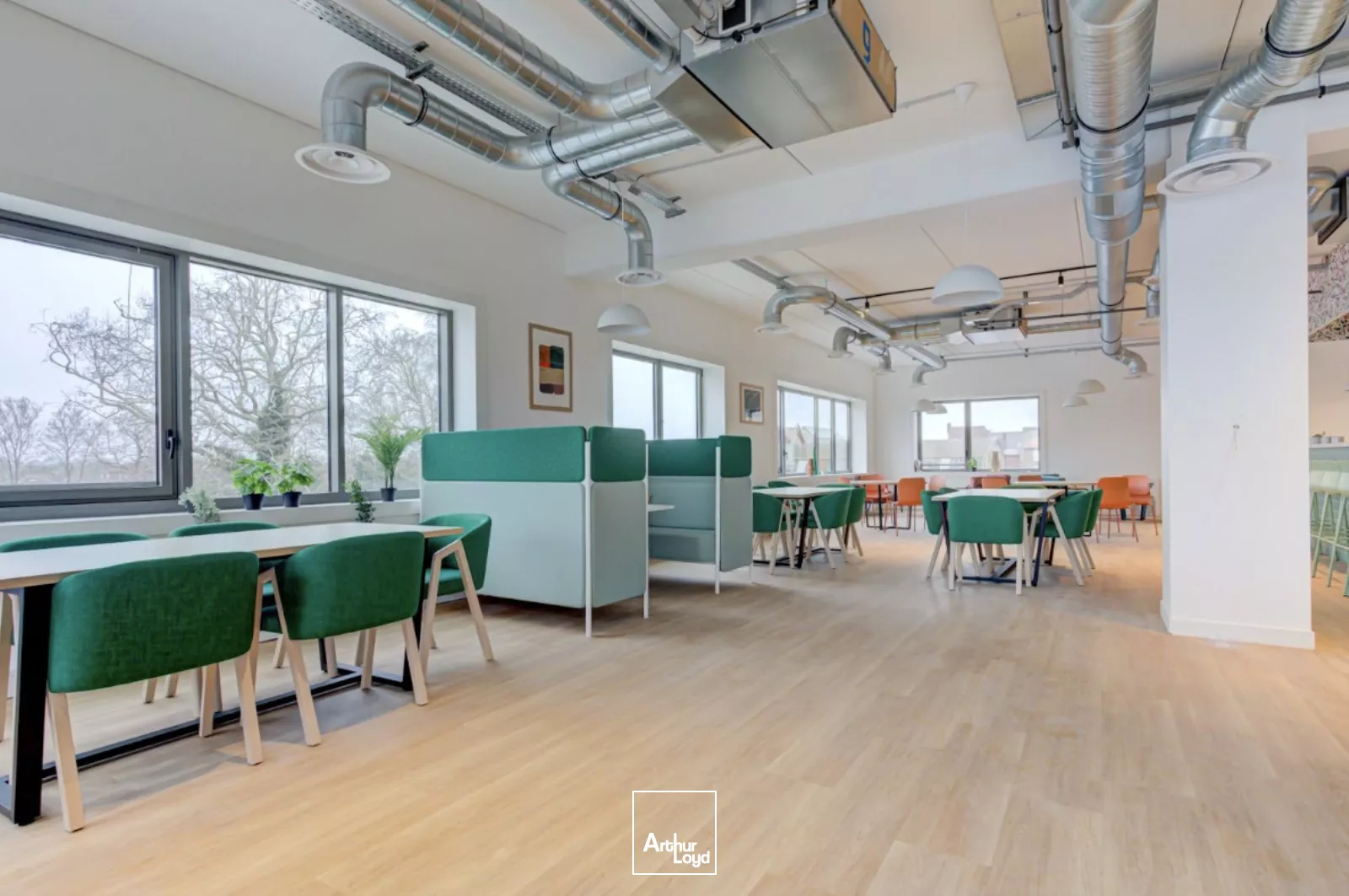Location de bureaux neufs et flexibles à Villeneuve d'Ascq - Espaces modernes avec services et terrasses