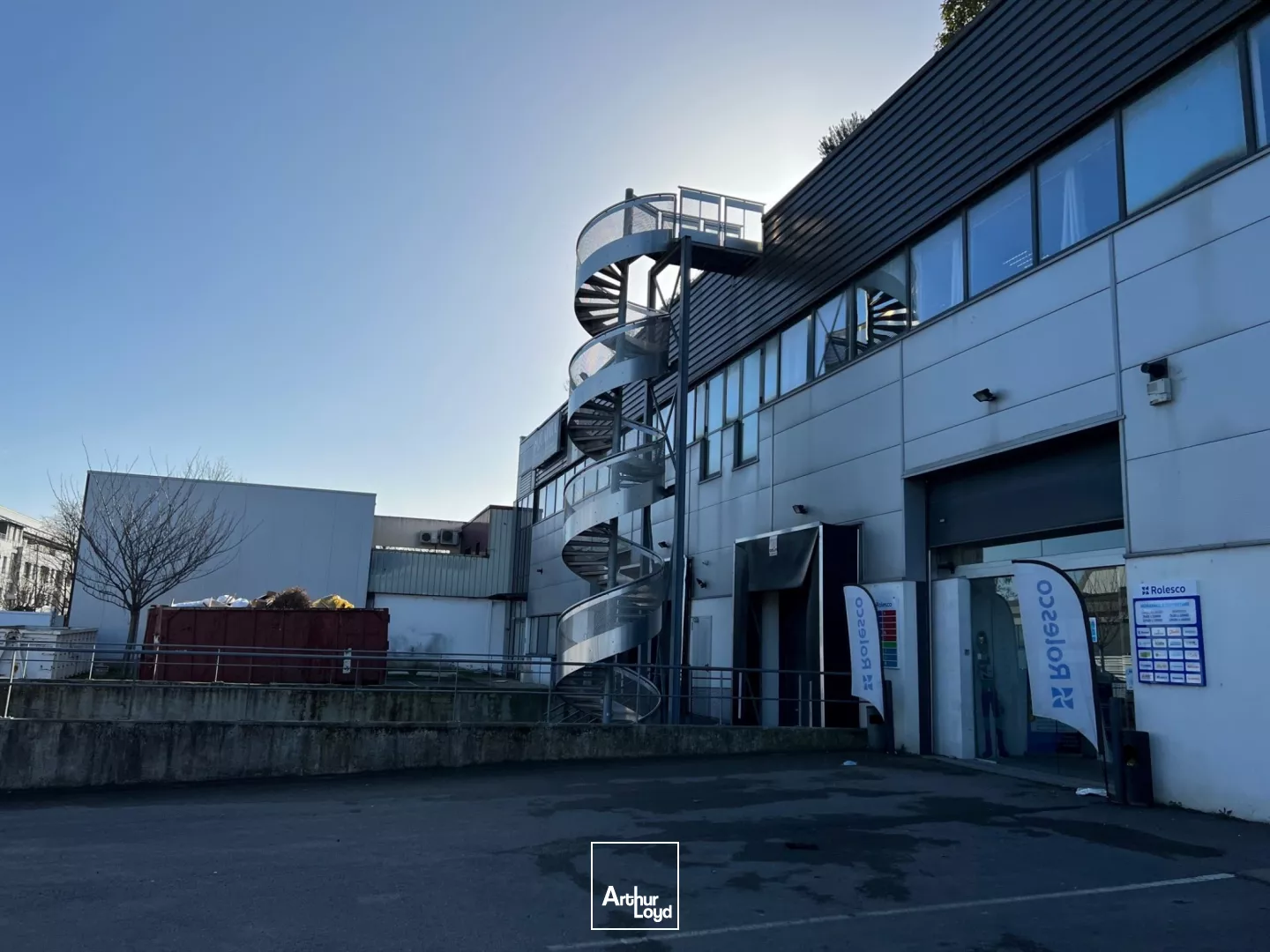 Saint-Denis (93) - INNOVESPACE : des locaux d'activité ultra-connectés : 693 m² modulables, accès direct A86, Carrefour Pleyel & quais de Seine