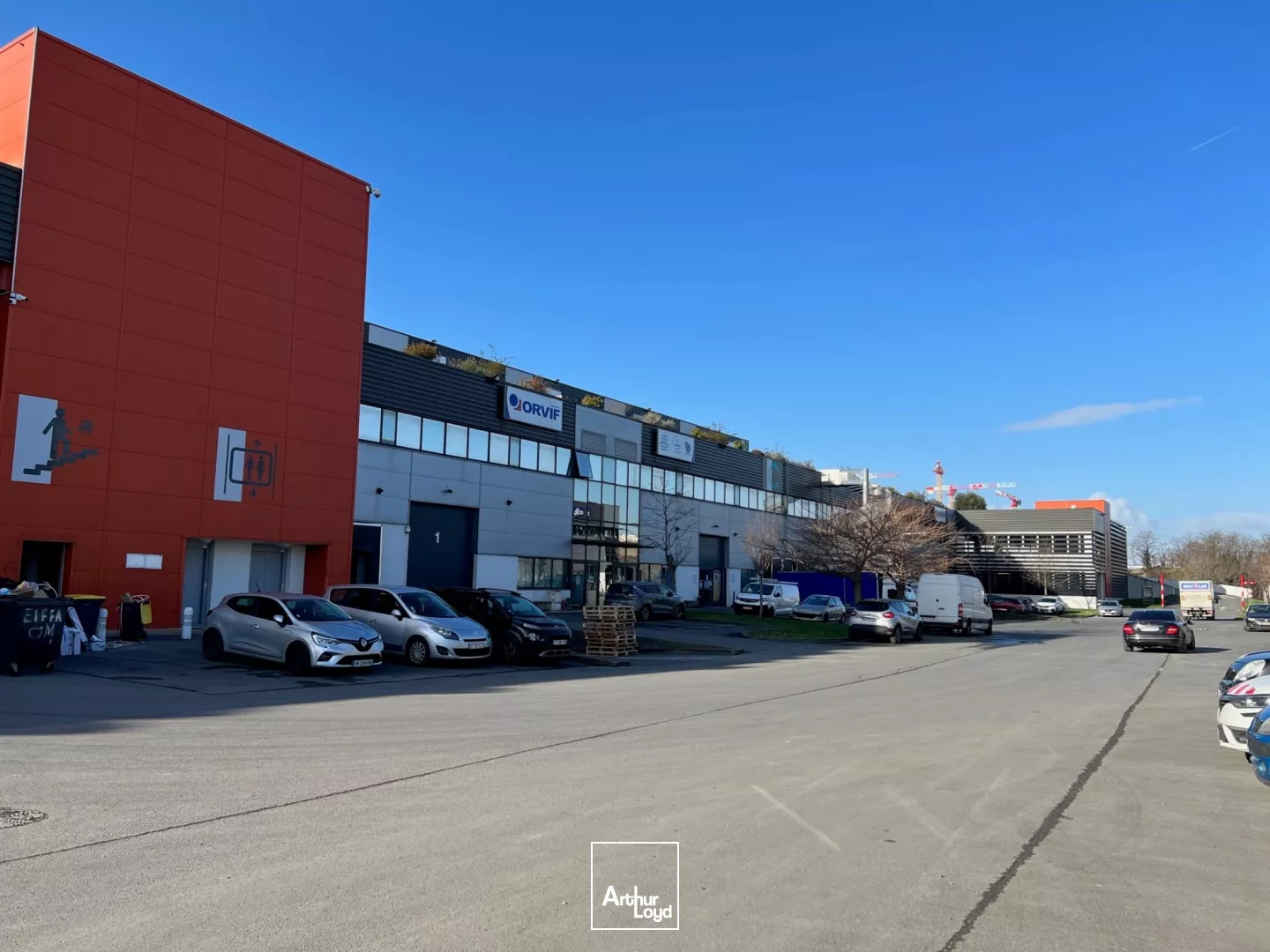 Saint-Denis (93) - INNOVESPACE : des locaux d'activité ultra-connectés : 693 m² modulables, accès direct A86, Carrefour Pleyel & quais de Seine