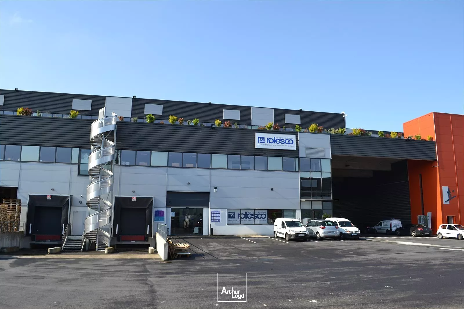 Saint-Denis (93) - INNOVESPACE : des locaux d'activité ultra-connectés : 693 m² modulables, accès direct A86, Carrefour Pleyel & quais de Seine