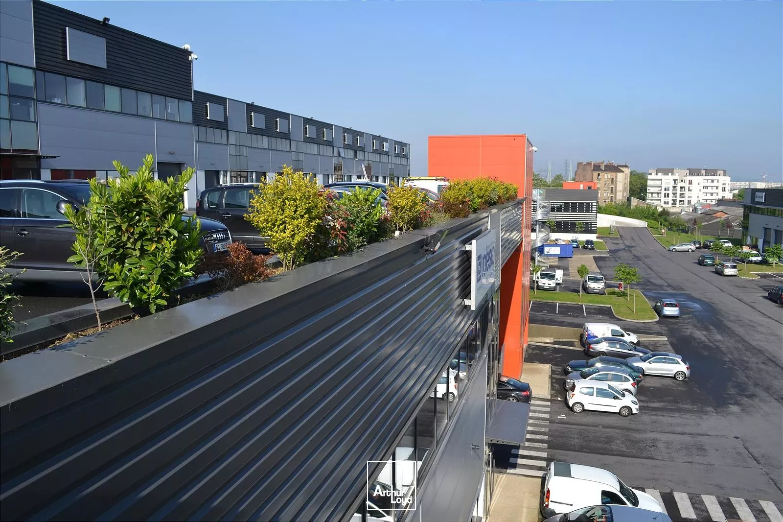 Saint-Denis (93) - INNOVESPACE : des locaux d'activité ultra-connectés : 693 m² modulables, accès direct A86, Carrefour Pleyel & quais de Seine