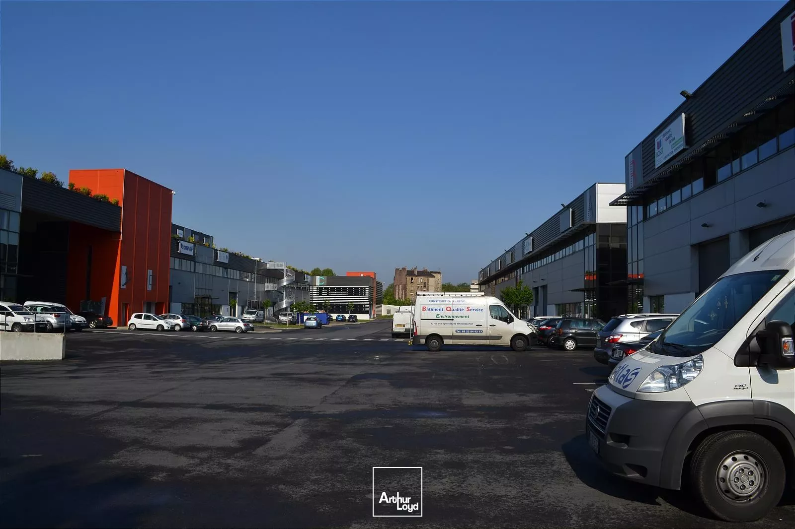 Saint-Denis (93) - INNOVESPACE : des locaux d'activité ultra-connectés : 693 m² modulables, accès direct A86, Carrefour Pleyel & quais de Seine