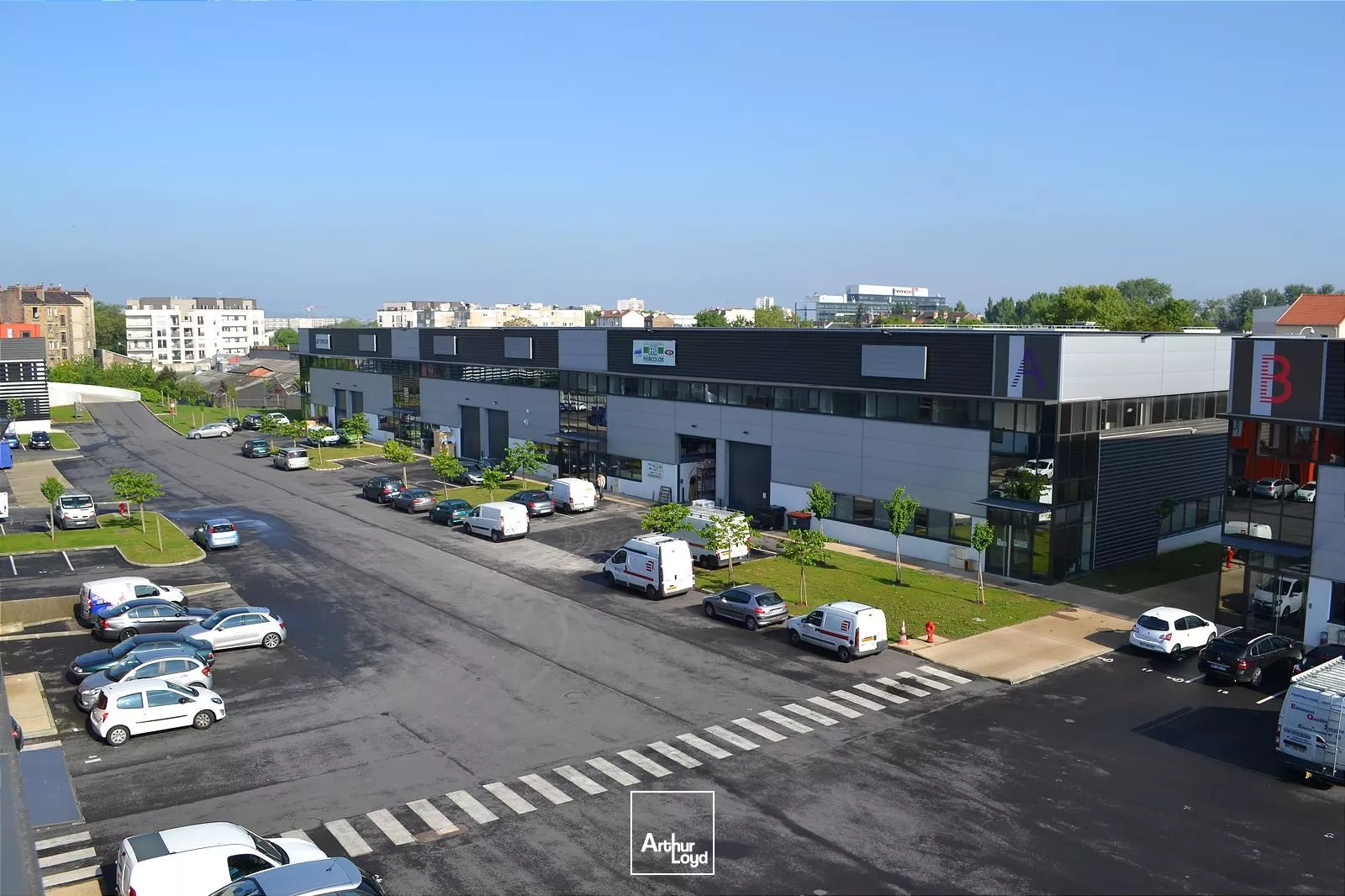 Saint-Denis (93) - INNOVESPACE : des locaux d'activité ultra-connectés : 693 m² modulables, accès direct A86, Carrefour Pleyel & quais de Seine