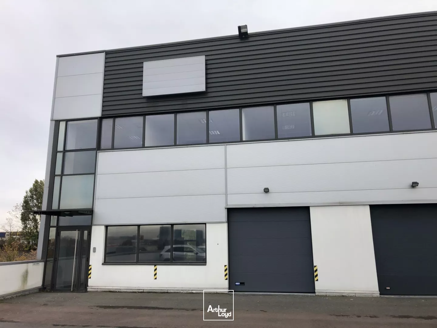 Saint-Denis (93) - INNOVESPACE : des locaux d'activité ultra-connectés : 693 m² modulables, accès direct A86, Carrefour Pleyel & quais de Seine