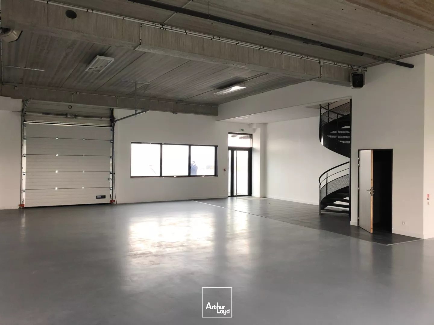 Saint-Denis (93) - INNOVESPACE : des locaux d'activité ultra-connectés : 693 m² modulables, accès direct A86, Carrefour Pleyel & quais de Seine