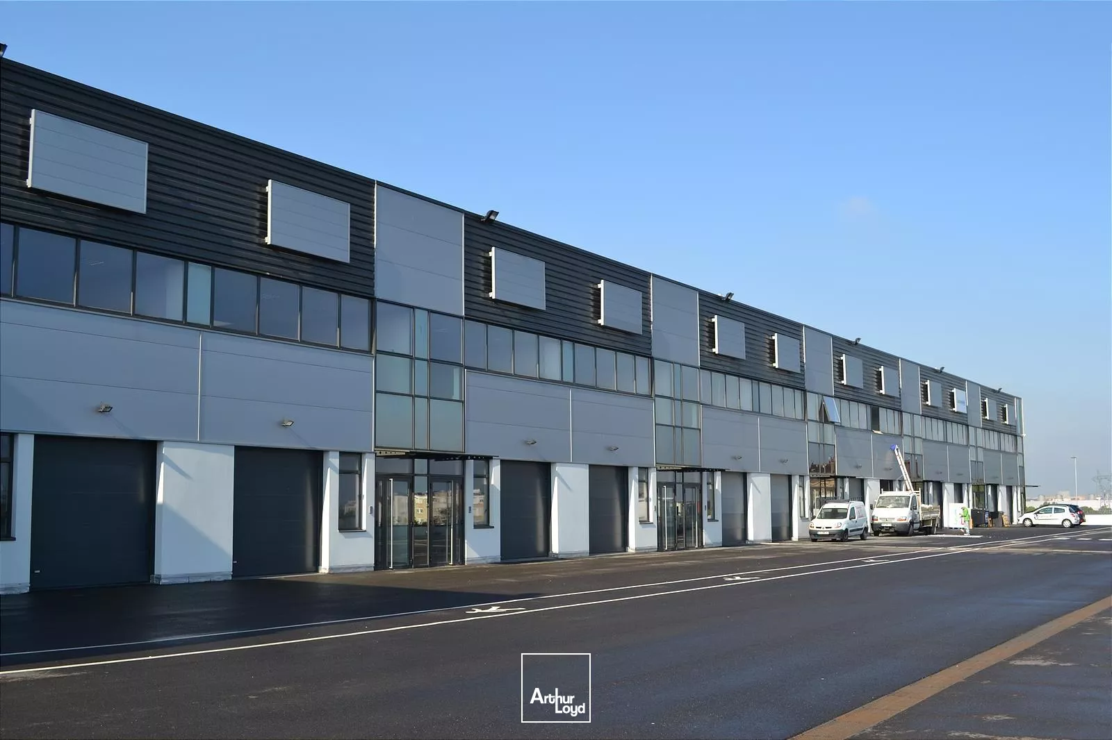 Saint-Denis (93) - INNOVESPACE : des locaux d'activité ultra-connectés : 693 m² modulables, accès direct A86, Carrefour Pleyel & quais de Seine
