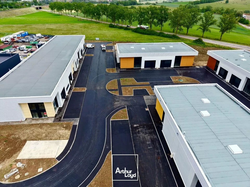 LOCAL D'ACTIVITE - ENTREPOT à VENDRE de 455 m²