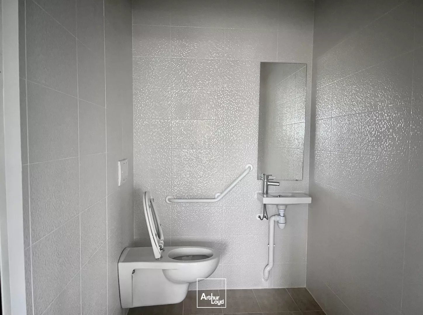 Bureaux à vendre à MONT SAINT AIGNAN 76130