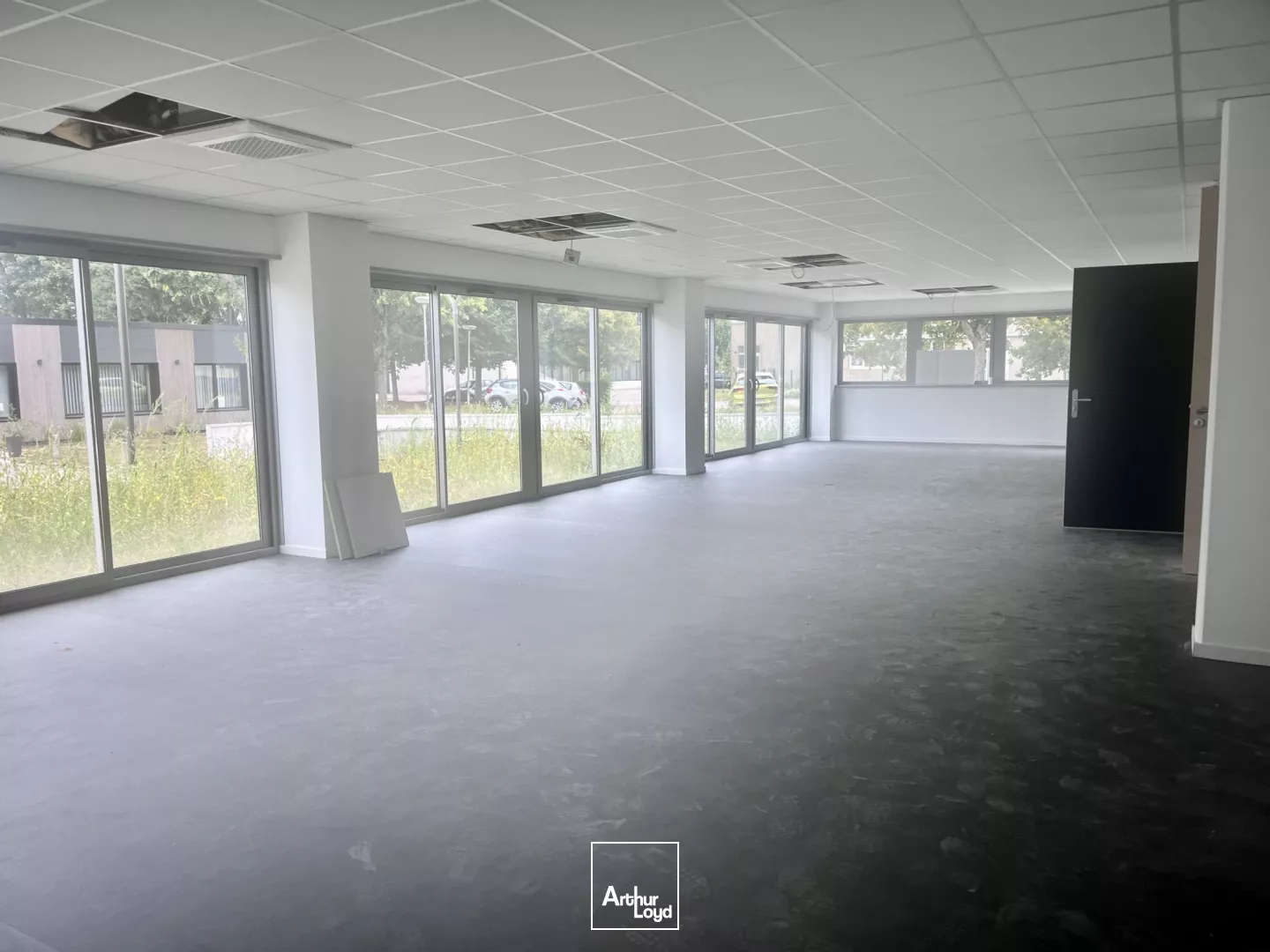 Bureaux à vendre à MONT SAINT AIGNAN 76130