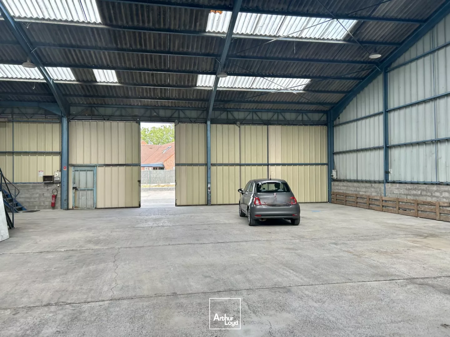 Fretin proche aéroport Lesquin A1 CRT entrepot avec stockage extérieur parking