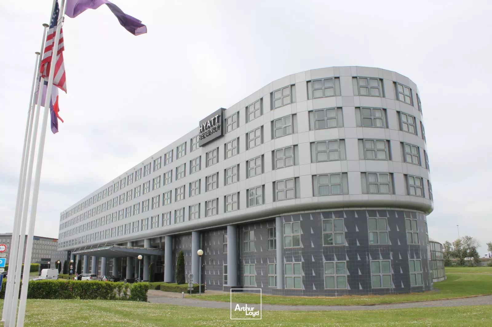 Plus qu'un lieu, une opportunité : 2214 m² de bureaux indépendants à louer à Paris Nord 2 Roissy 