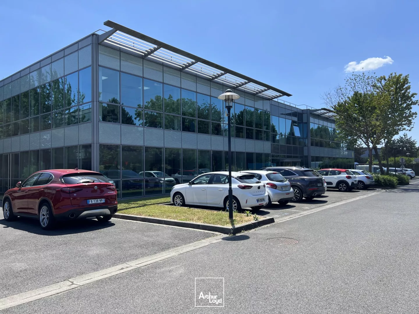 Plus qu'un lieu, une opportunité : 2214 m² de bureaux indépendants à louer à Paris Nord 2 Roissy 